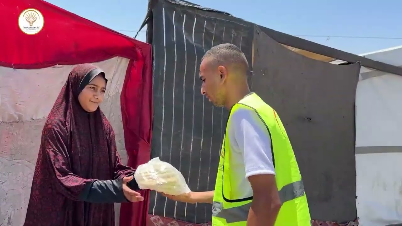 Bread Distribution (40) to the Displaced Families in Gaza.
