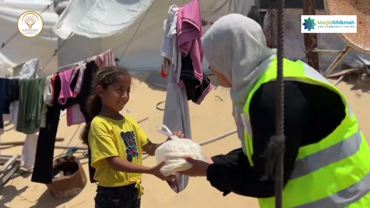 Bread Distribution (31) to the Displaced Families in Gaza, thanks to Masjid Alhikma