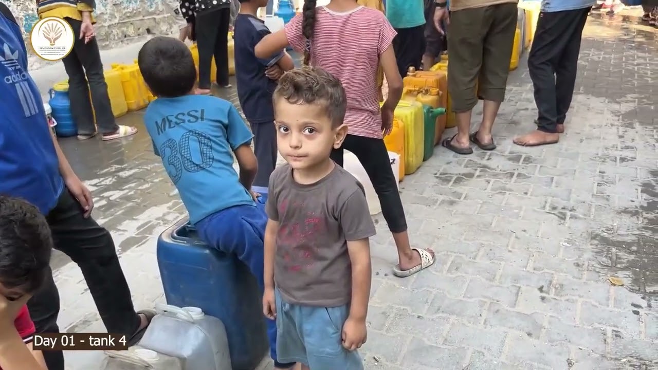 Water Tanks Distribution (124) for the Displaced families in Gaza.